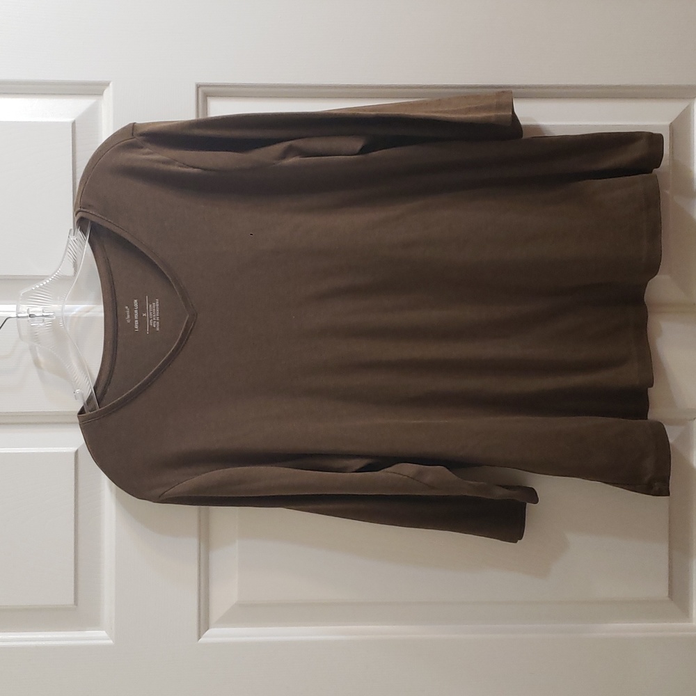Women's brown v-neck top